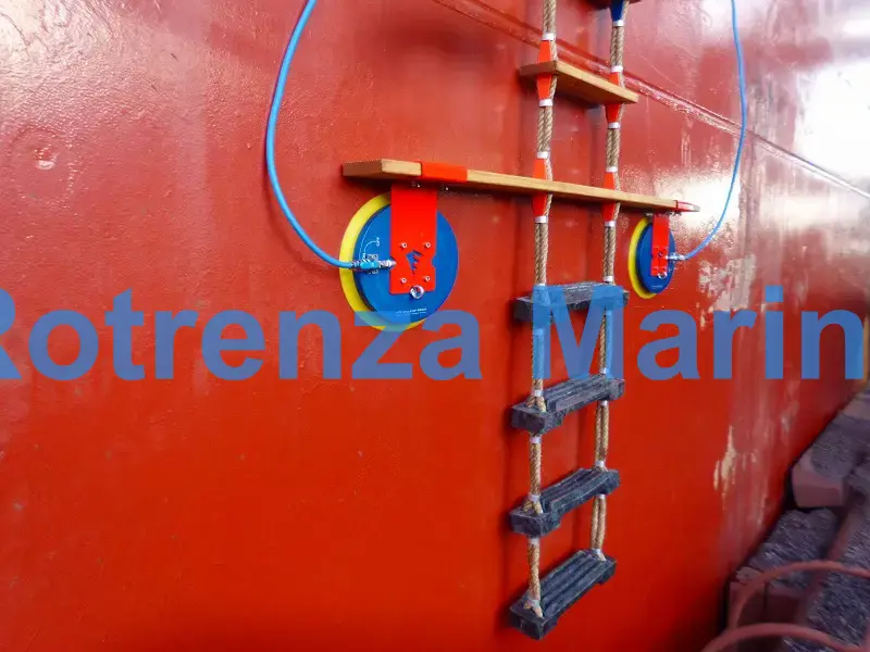 SUCTION PAD SECURING DEVICE, FOR PILOT LADDER